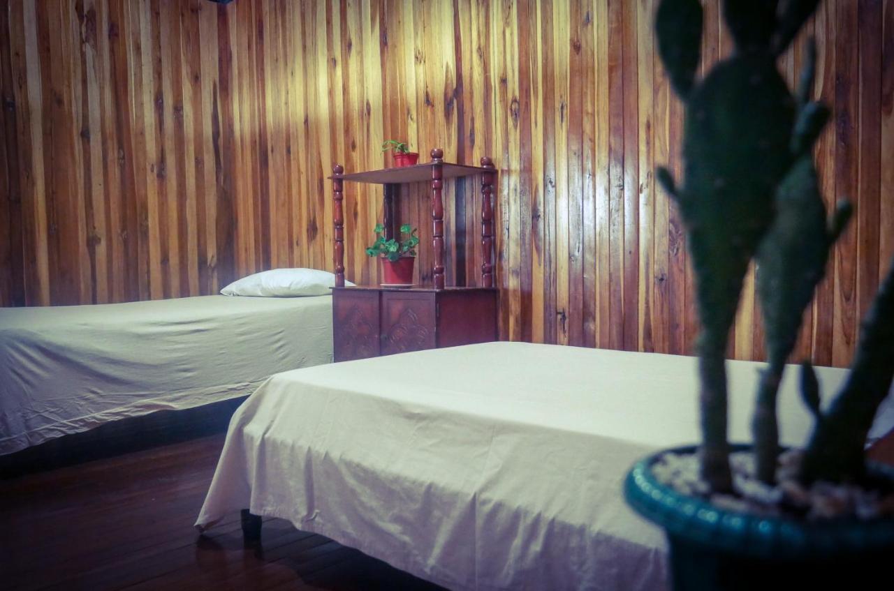 Monte Los Lirios Lodge Monteverde Extérieur photo