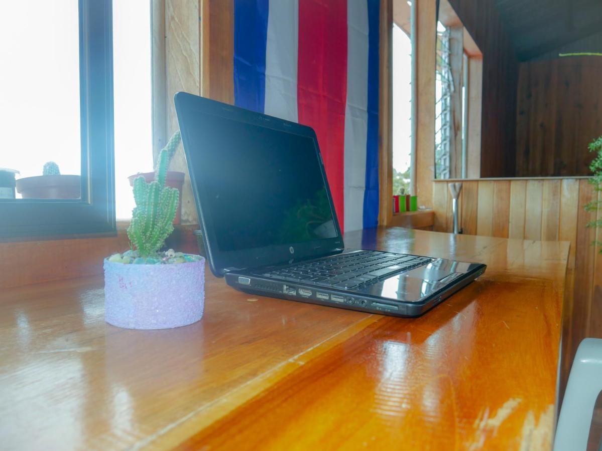 Monte Los Lirios Lodge Monteverde Extérieur photo